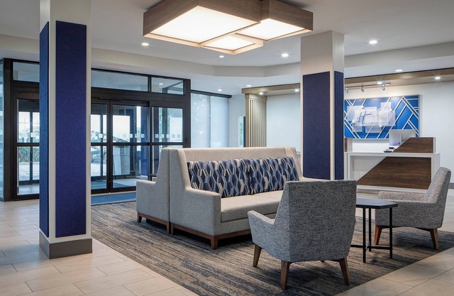 Holiday Inn Express Dallas Medical-Market Center by IHG