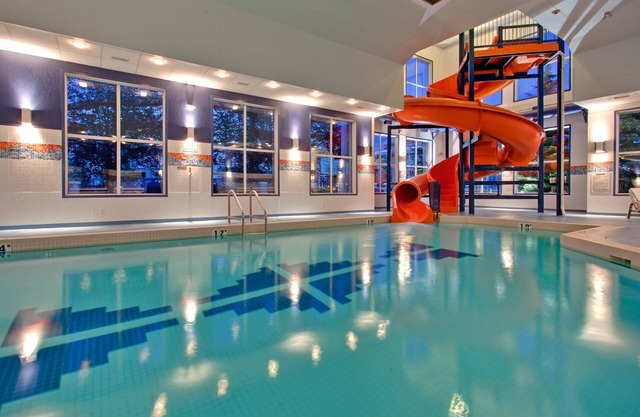 Holiday Inn Express Hotel & Suites Calgary S-Macleod Trail S by IHG