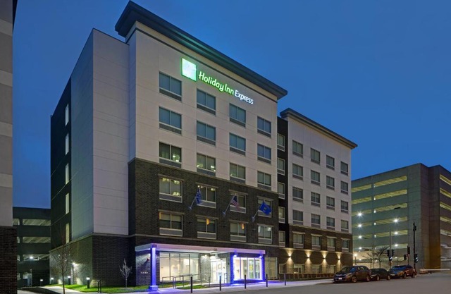 Holiday Inn Express - Milwaukee Downtown by IHG