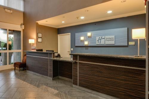 Holiday Inn Express & Suites Santa Clara by IHG