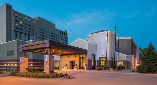 Holiday Inn Express & Suites Springfield by IHG