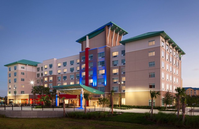 Holiday Inn Express & Suites Orlando at SeaWorld by IHG