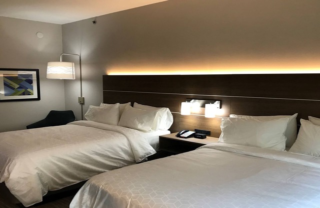 Holiday Inn Express & Suites Arlington North - Stadium Area by IHG