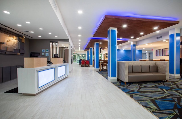 Holiday Inn Express & Suites Deland South by IHG