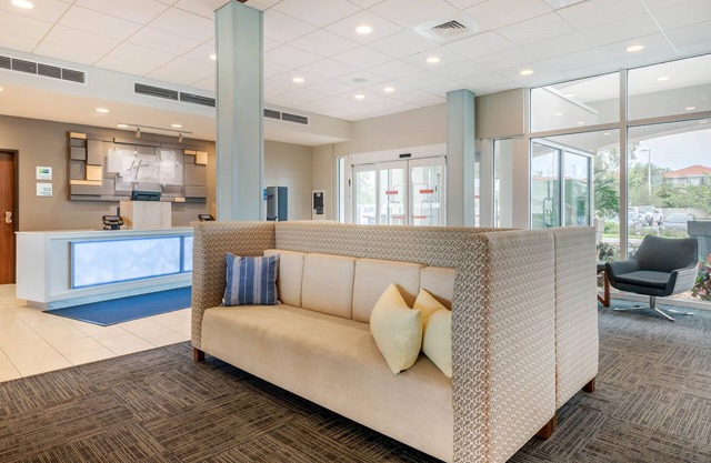 Holiday Inn Express & Suites St. Petersburg - Madeira Beach by IHG