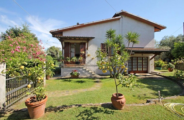Holiday Home in Capanne-prato-cinquale with 2 bedrooms sleeps 5