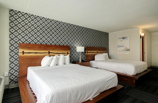 Holiday Shores Double Queen Beds, Pool View - 208