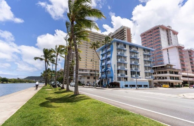 Holiday Surf Hotel