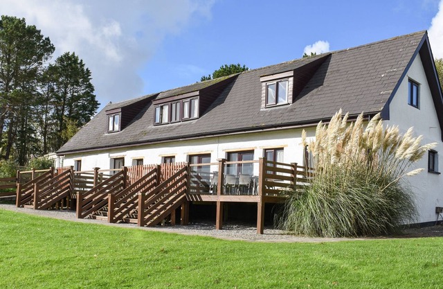 HOLLY COTTAGE, pet friendly, with a garden in Halwill Junction