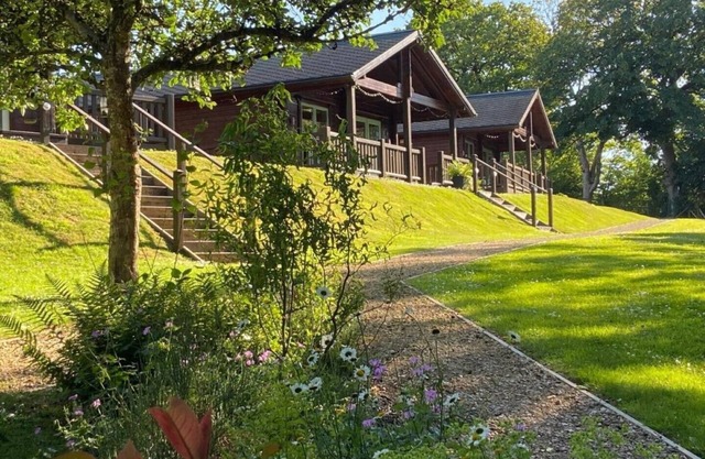 Hollybush Lodges