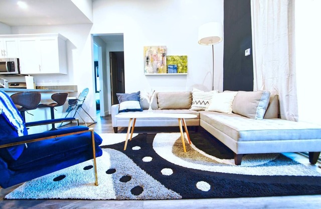 Hollywood Hideaway