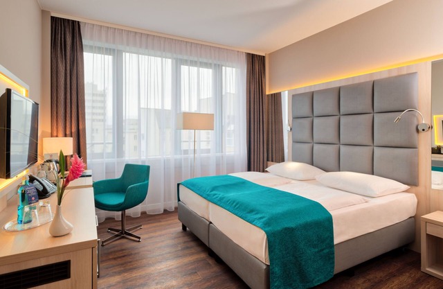 Hollywood Media Hotel