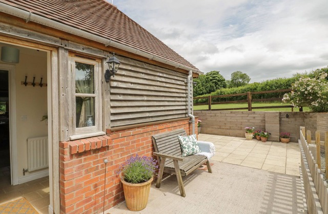 HOLMER FARM, pet friendly in Leominster