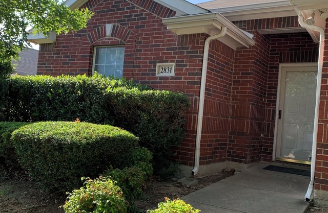 Home Away from Home 3-bedroom house in brilliant Dallas with WiFi, AC
