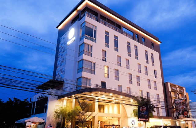 Home Crest Hotel