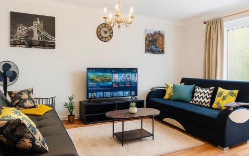 Home for Family, Contractors & Tourists!