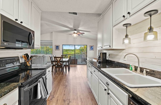 Home w/Private Hot Tub < 1 Mi to Butler Beach!