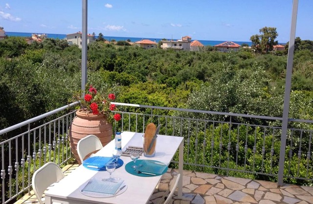Homerez - Big house for 12 ppl. with sea view, terrace and balcony at Kakovatos