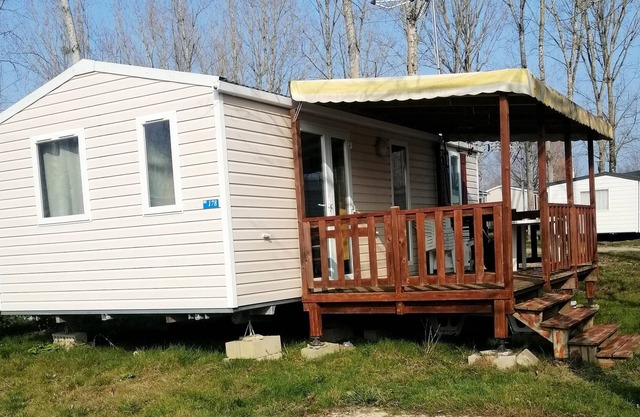 Homerez - Bungalow for 4 ppl. with shared pool and terrace at Veuzain-sur-Loire
