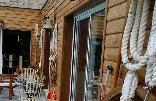 Homerez - Charming house in Chauffry with pool and jacuzzi