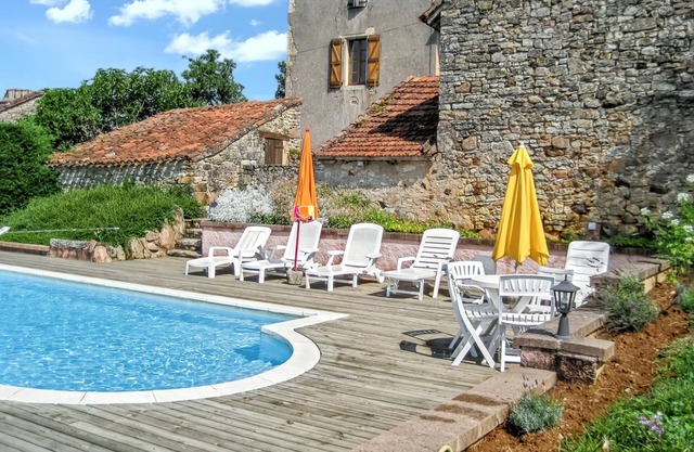 Homerez - Charming Villa near Lherm with Private Pool
