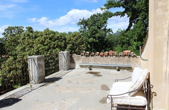 Homerez - Spacious house in Villeneuve with mountain view