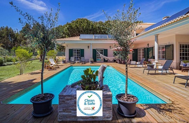 Homerez - Villa for 15 ppl. with swimming-pool, garden and terrace at Sesimbra