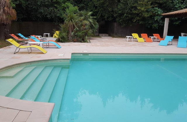 Homerez - Welcoming House in Lagrasse with Shared Pool