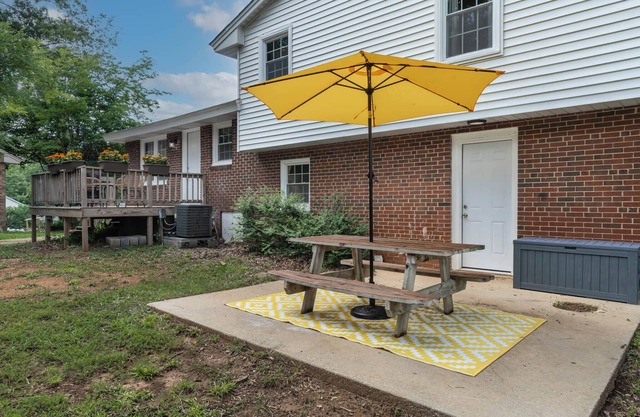 Homey 4-bedroom house w/Game Room and Backyard! Sleeps 7
