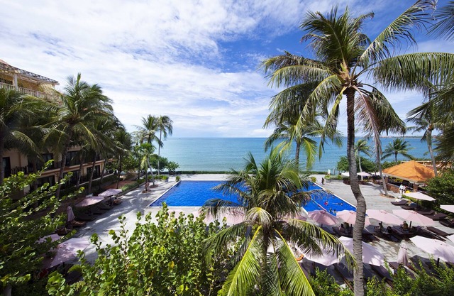 Hon Rom Central Beach Resort