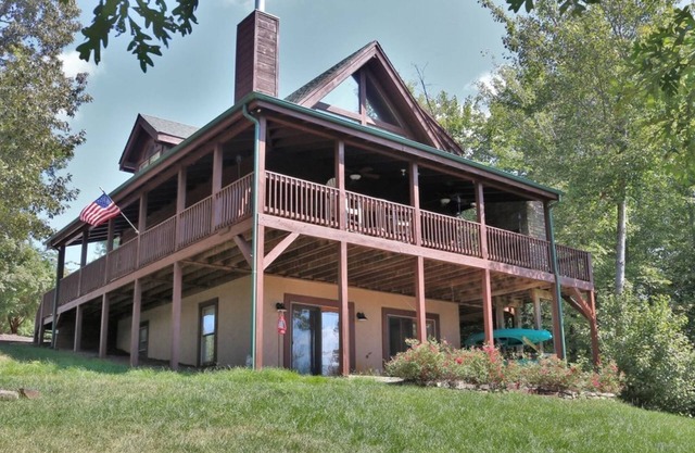 Honey Bee Hill by Carolina Properties - View, Lake Access on Laurel Lake, Kayaks
