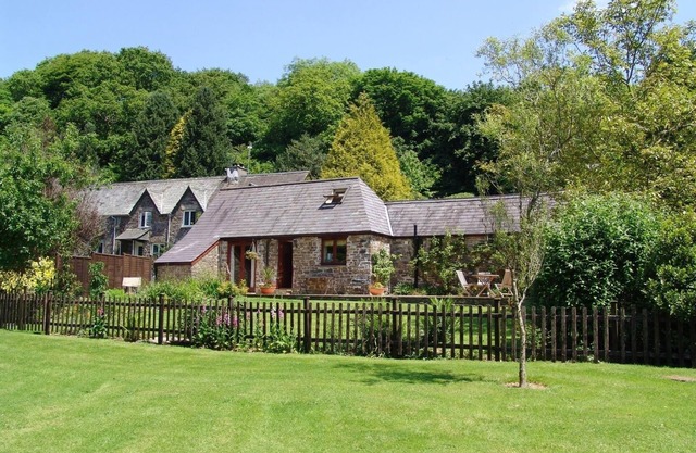 HONEY HOUSE, family friendly, with a garden in Bridestowe