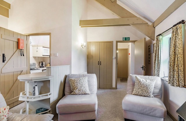 HONEYSUCKLE, family friendly, with a garden in Newport, Pembrokeshire