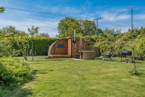 Honeysuckle Hideaway - Newchurch