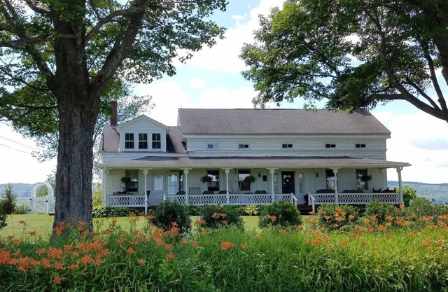 Hoppy Hill Farm House