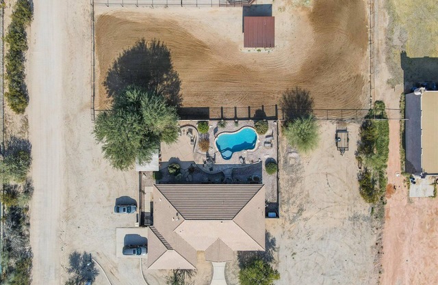 Horse property! Minutes to Horseshoe Park