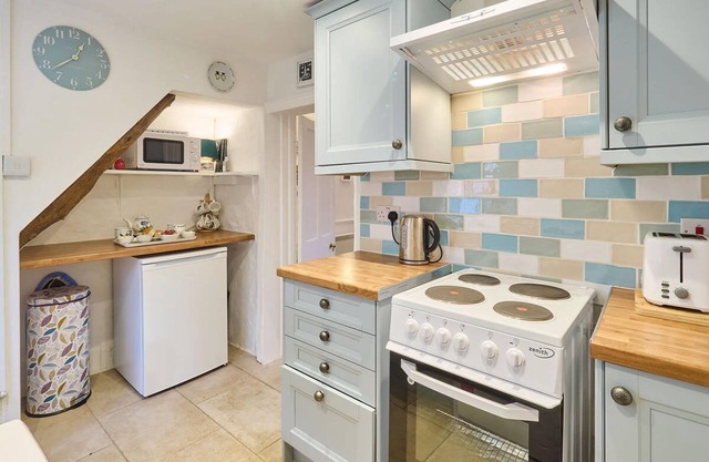 Host Stay Claire s Cottage