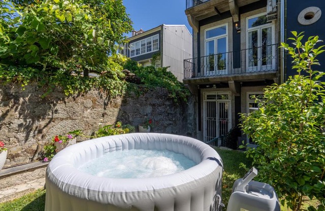Host Wise - Homely Noble Flats - Garden & Jacuzzi
