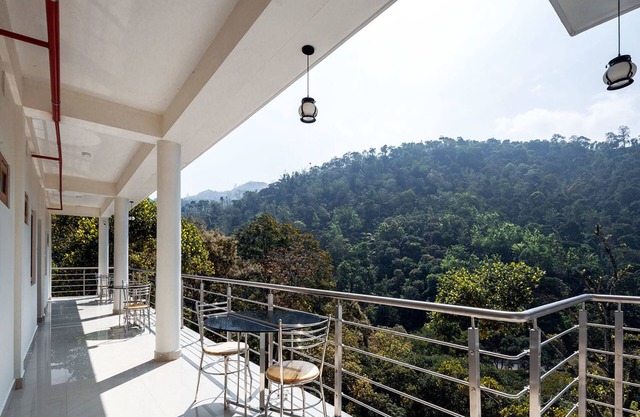 Hostess Thekkady