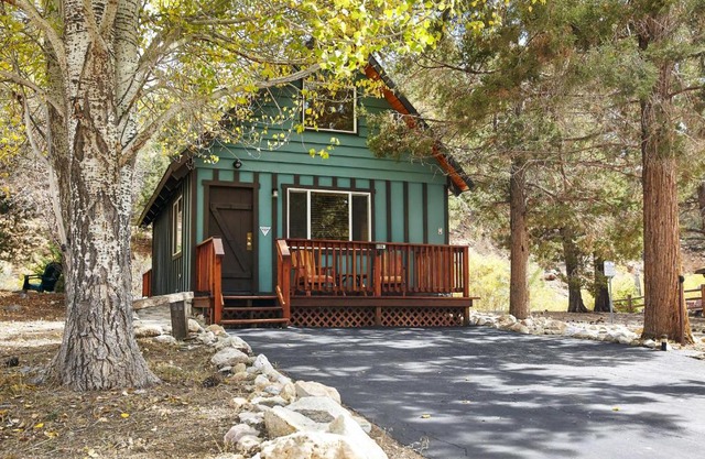 Hot Tub and Deck Big Bear City Cabin Near Skiing
