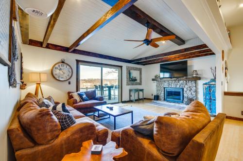 Hot Tub and Dock Lake Ozark Vacation Home!