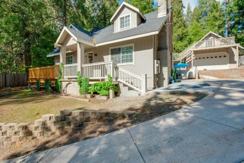 Hot Tub and Games! Upscale Sierra Foothills Hideaway