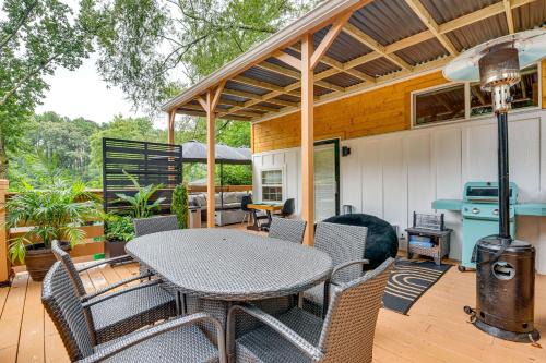 Hot Tub and Patio Private Couples Escape in ATL
