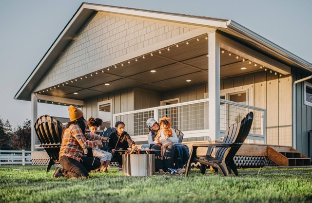 Hot Tub, Breakfast, and ideally located near Olympic National Park