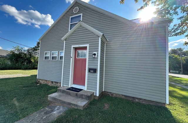 Hot Tub Downtown Mena 3BR Family Home