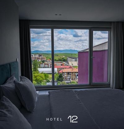 HOTEL 12