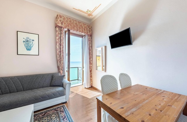 Hotel Apartment "Gardasol Superior 1 Vista Lago" with Lake View, Pool & Wi-Fi