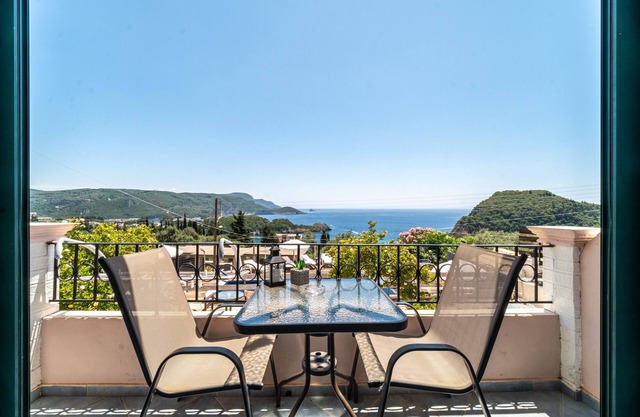 Hotel Apartment "Spyridoula Studio 3" with Sea View, Shared Pool & Wi-Fi