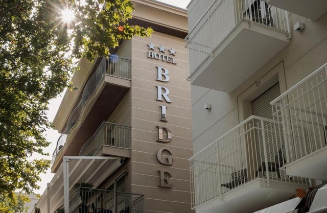 Hotel Bridge