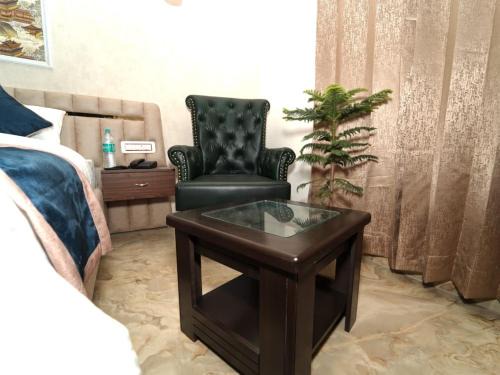 Hotel Chandigarh View # Luxury in Budget # Lift # Restaurant